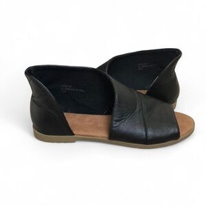 Bamboo Women's Black Open-Toe Flat Sandal’s Size 7